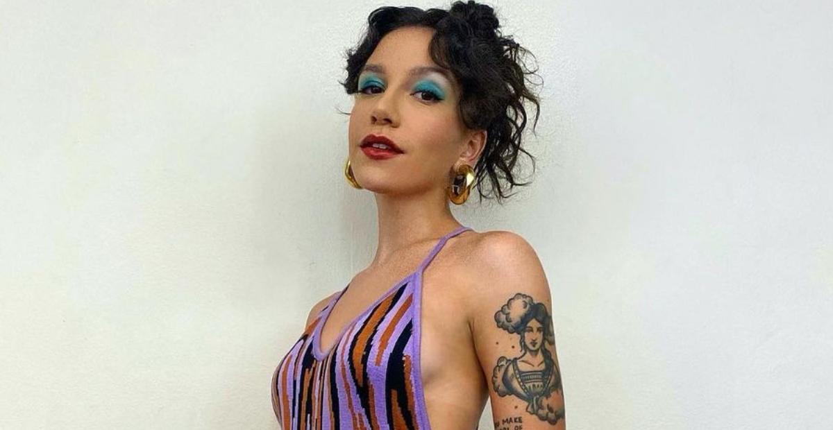 Priscilla Alcântara publica clique com Ivete Sangalo nos bastidores do The Masked Singer