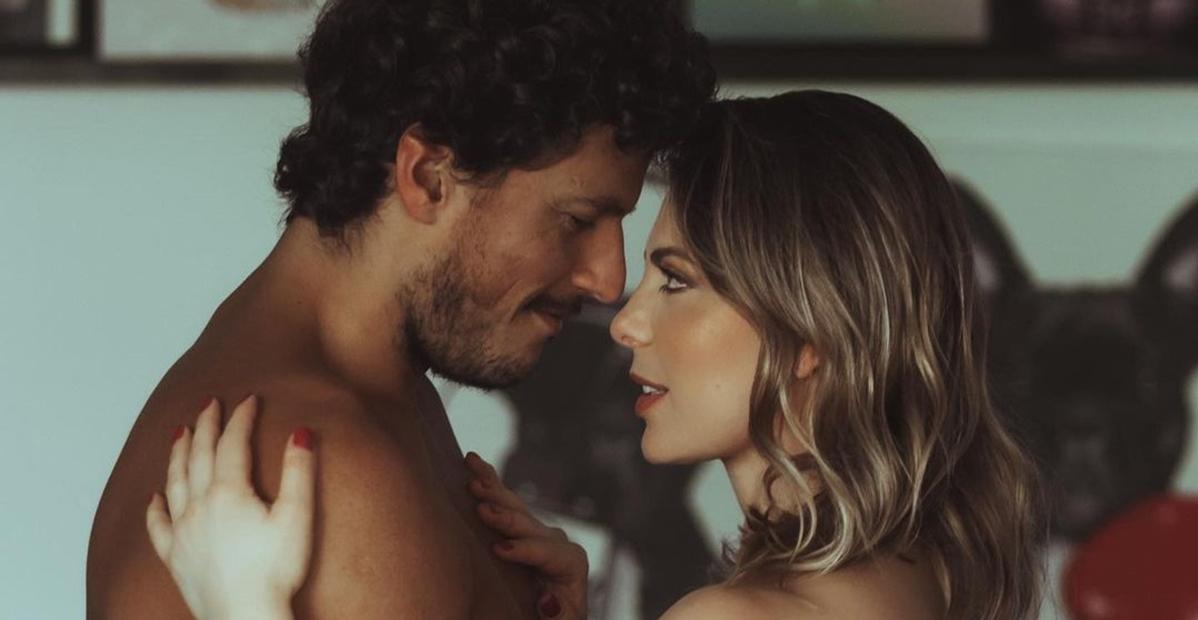 Sheila Mello curte momento romântico com o namorado: ”Te amo”