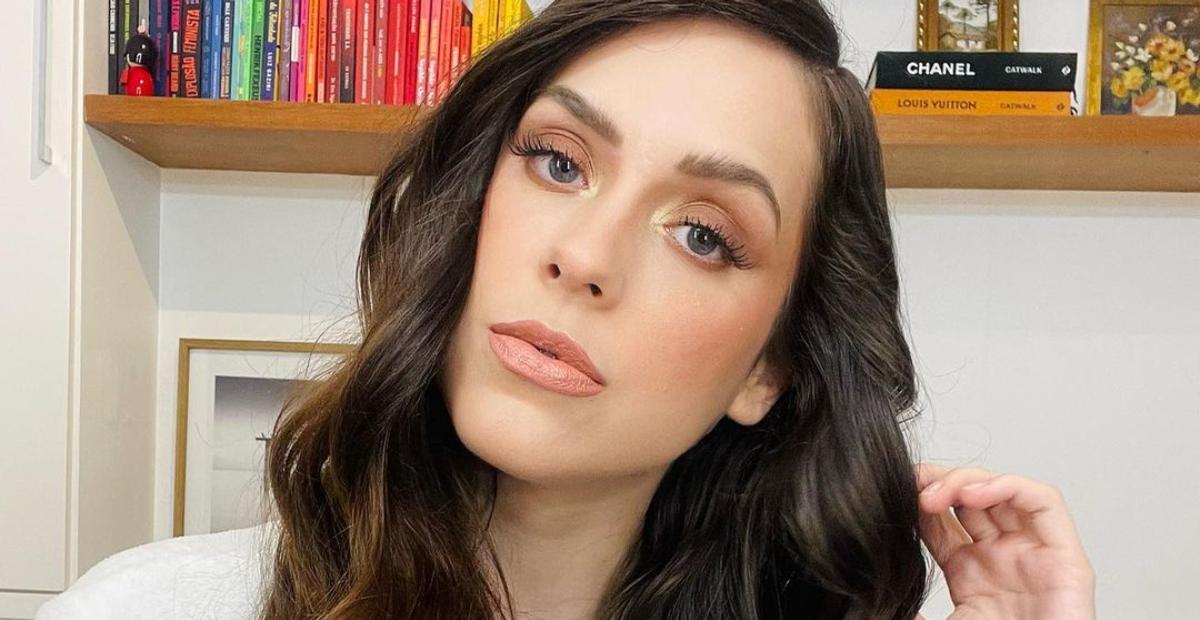 Em casa, Sophia Abrahão reaparece nas redes sociais e ironiza participação no BBB22
