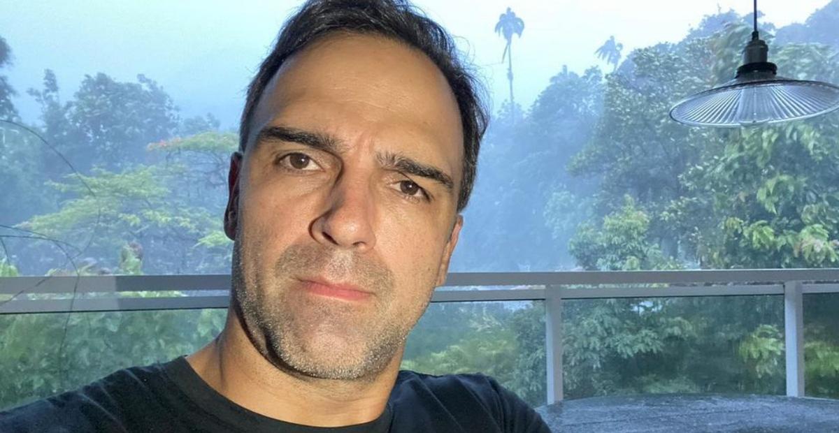 Tadeu Schmidt revela tentativa de golpe com sua imagem: ”Alô, polícia”