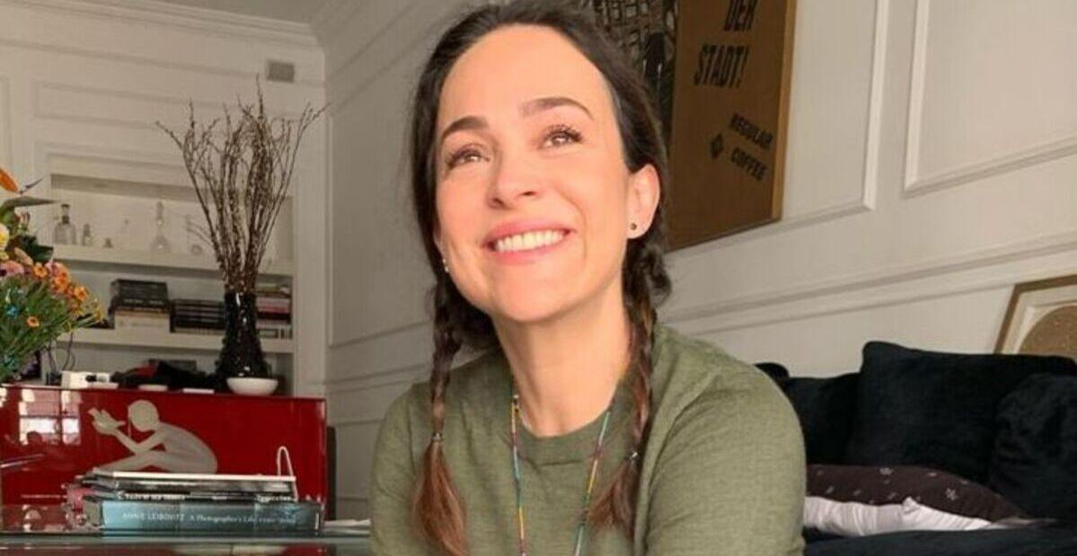 Gabriela Duarte recebe a dose de reforço da vacina contra a Covid-19