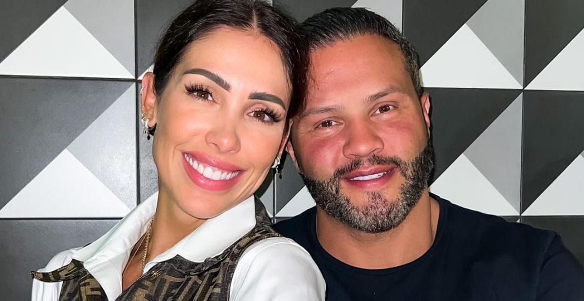 De férias em Trancoso, Bella Falconi passeia de lancha com Ricardo Maguila: ”Paraíso brasileiro”