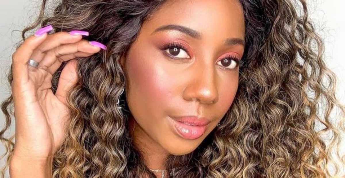 Camilla de Lucas ousa no modelito e esbanja sensualidade com look transparente