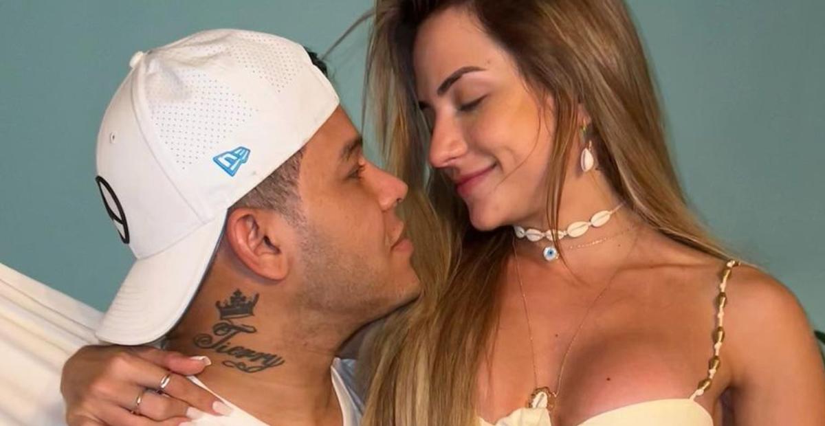 De férias em Alagoas, Gabi Martins e Tierry aproveitam passeio de lancha com clima de romance