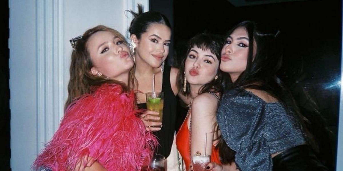 Maisa compartilha cliques ao lado das amigas e impressiona: “Beleza absurda”
