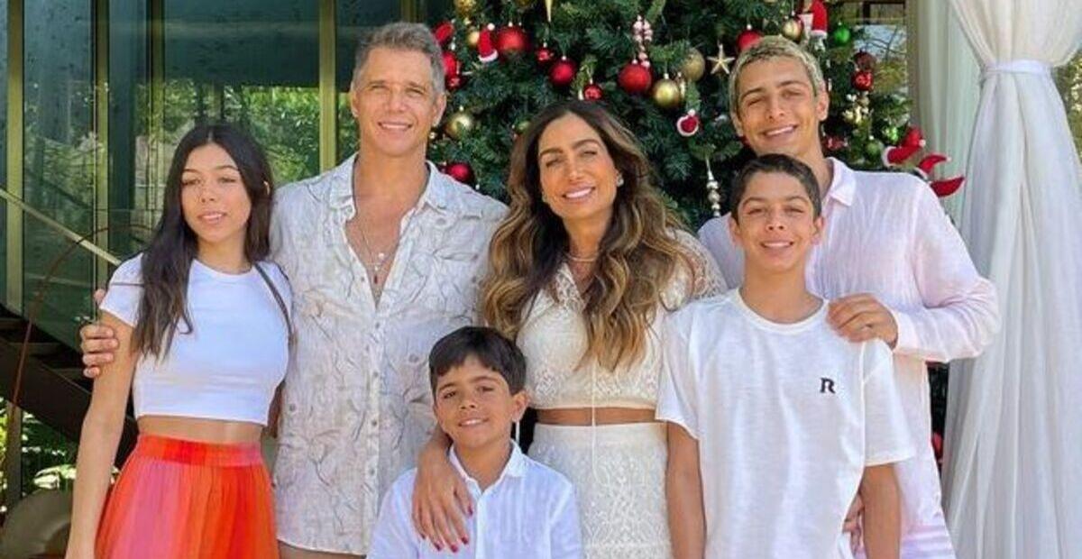 Márcio Garcia posa para selfie com a família completa em avião: ”Paris, aí vamos nós!”