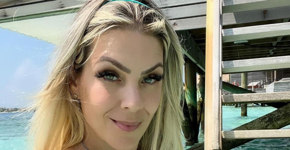 Nas Maldivas, Renata Fan ganha elogios ao postar foto de biquíni