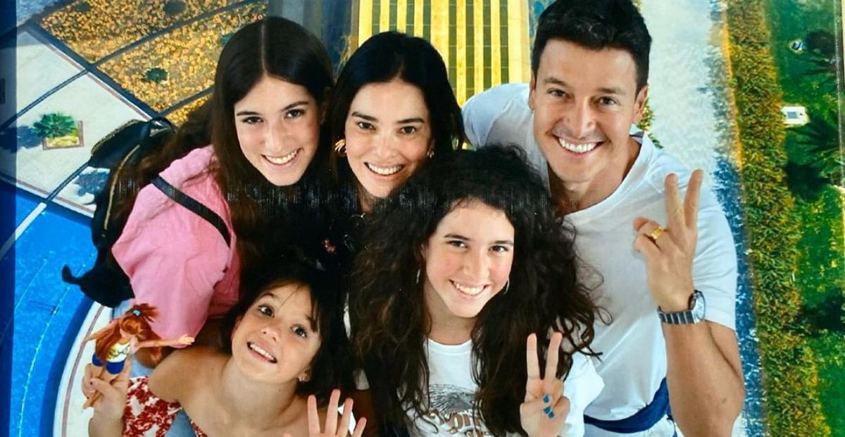 Em Dubai, Rodrigo Faro e a família tiram foto divertida no deserto