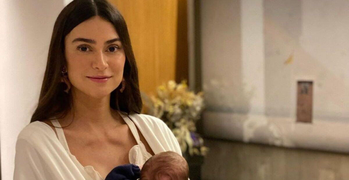 Filho de Thaila Ayala explode o fofurômetro em banho no ofurô: ”Que delícia de neném”