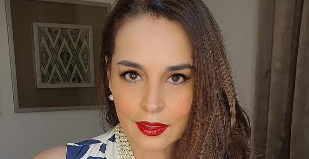 Suzy Rêgo escolhe look estiloso para tomar a terceira dose da vacina contra a covid-19