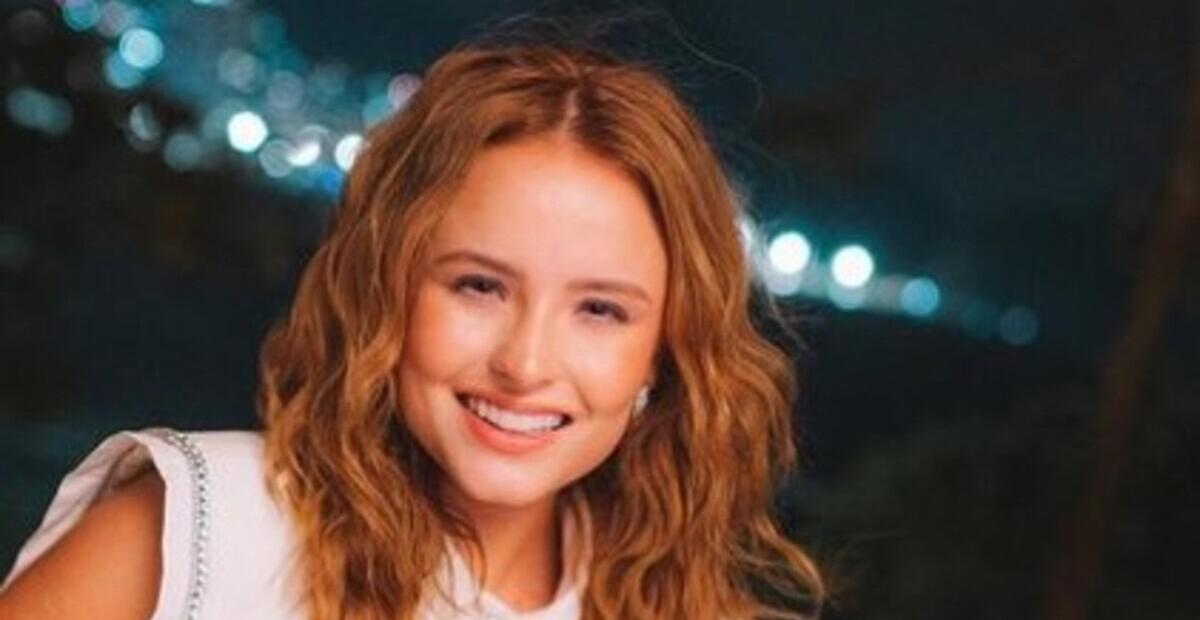 Em dia de TBT, Larissa Manoela compartilha foto de quando era bebê: “muito estilo desde cedo”
