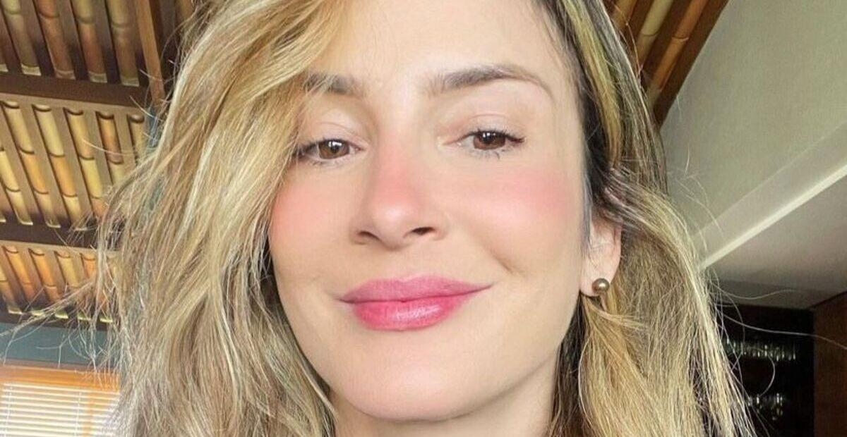 Claudia Leitte esbanja beleza em novas selfies: ”Tão maravilhosa!”