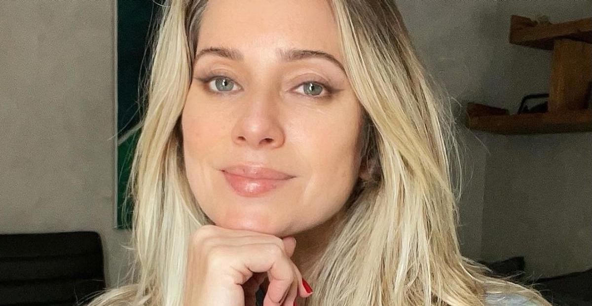 Aos 48 anos, Letícia Spiller surpreende ao postar foto de cara lavada