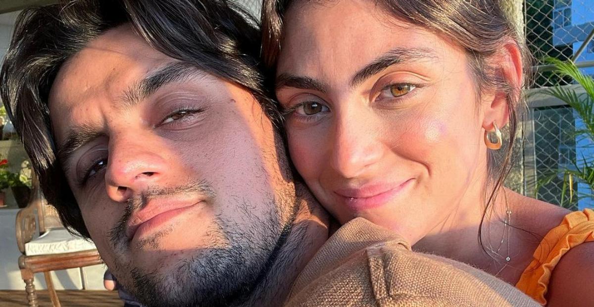 Mariana Uhlmann exibe momento romântico ao lado de Felipe Simas: ”Me tira os melhores sorrisos”
