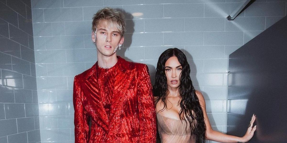 Megan Fox fica noiva de Machine Gun Kelly: ”Bebemos sangue um do outro”