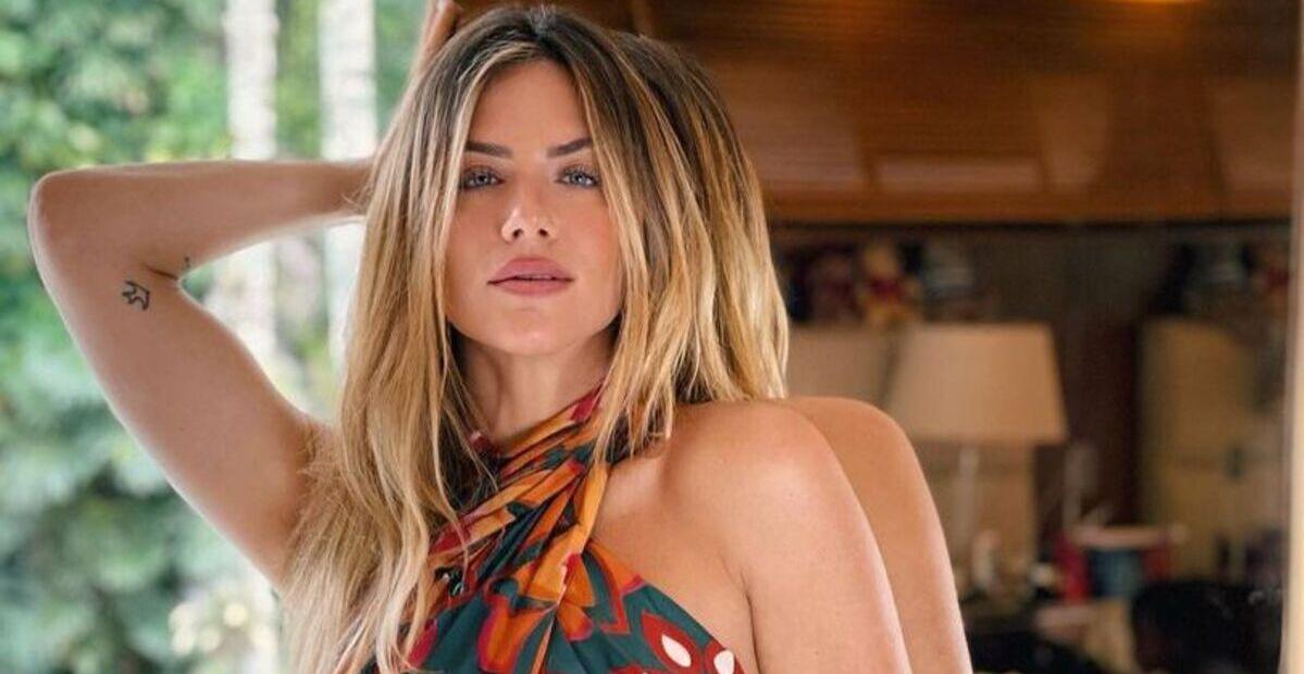 Giovanna Ewbank chama a atenção com corpo escultural em novos cliques no quarto