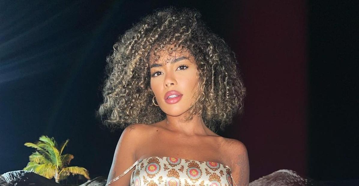 De biquíni fio dental, Sthefane Matos empina bumbum e chama atenção: ”Mulher perfeita”