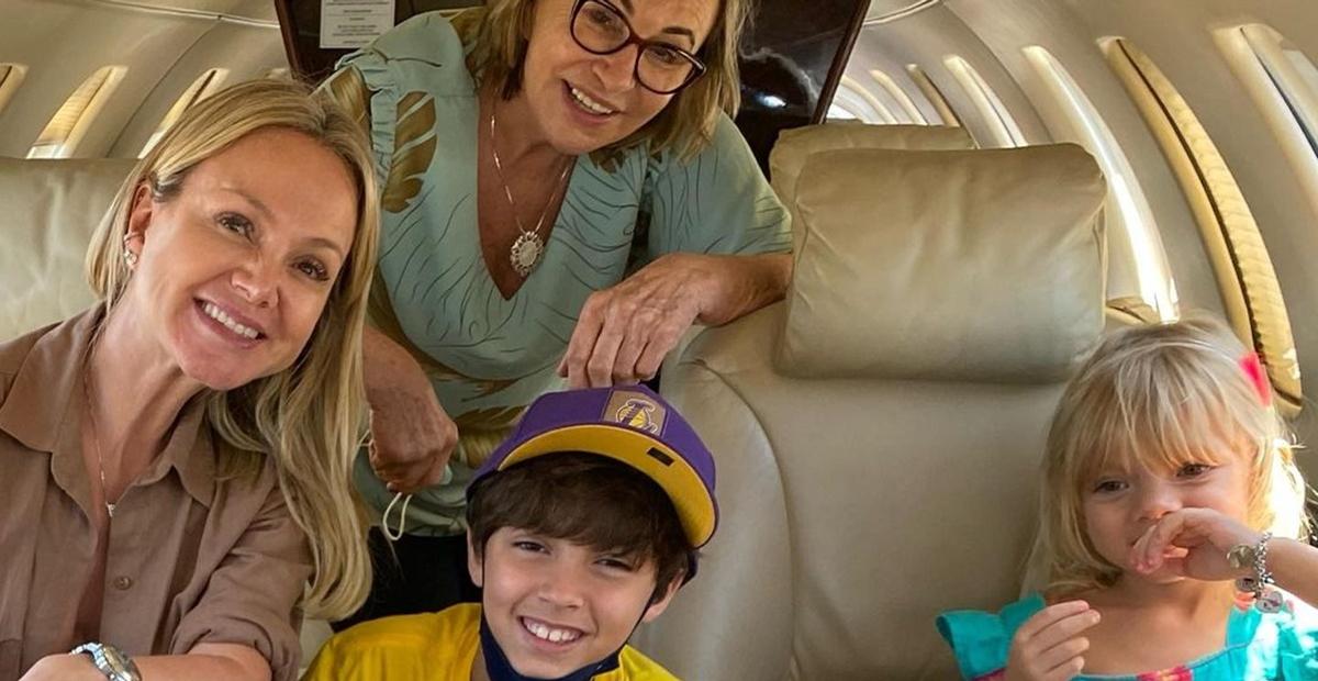 Ao lado da mãe e dos filhos, Eliana posa em jatinho e dá play nas férias: ”E vamos com Deus”