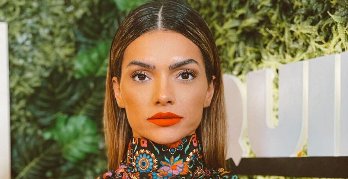 Fazendo topless, Kelly Key surge arrasadora e faz a temperatura subir: ”Sensacional”