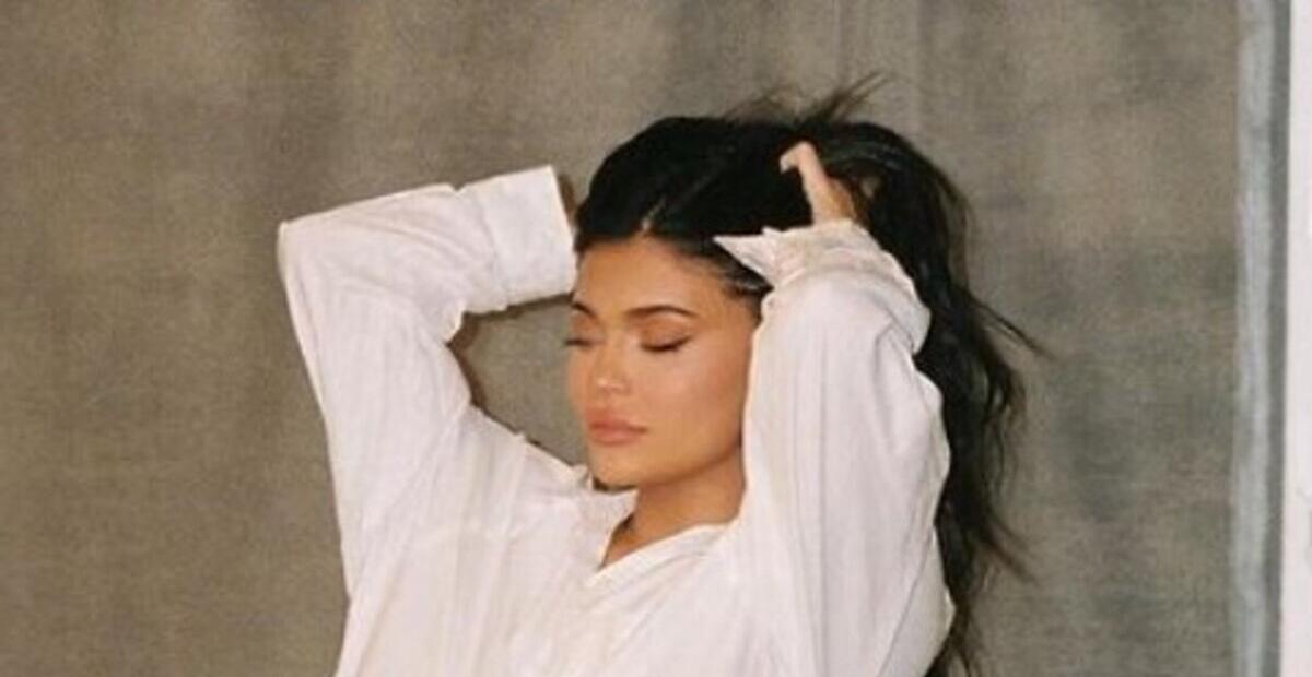 Kylie Jenner divulga fotos de chá de bebê para seu filho com o rapper Travis Scott