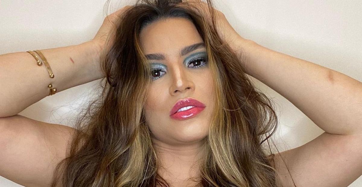 De vestido curtinho, Raissa Barbosa ostenta curvas poderosas: ”Uma deusa”