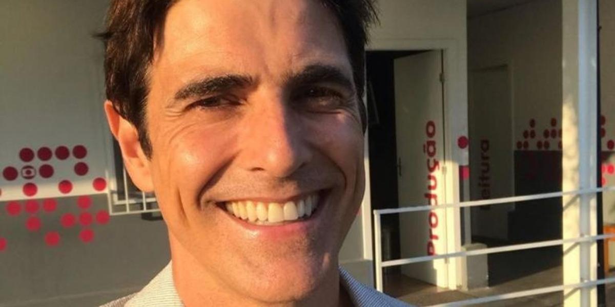 Grisalho, Reynaldo Gianecchini exibe selfie com novo visual e web dispara: ”Sem palavras”