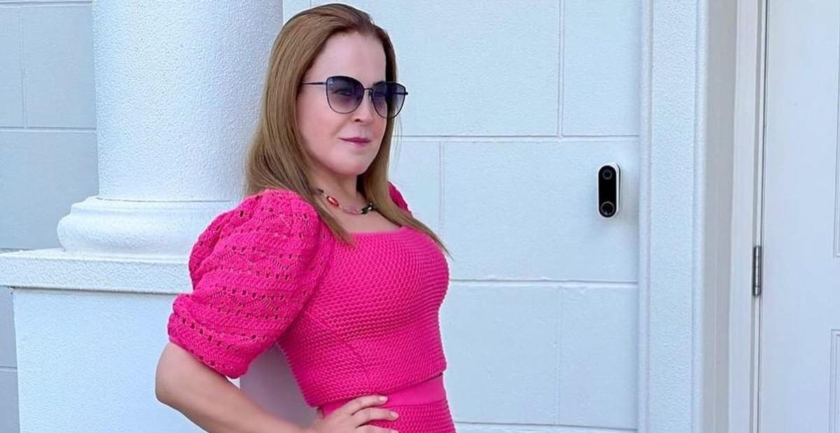 Zilu Godoi aposta em lindo vestido justinho e coleciona elogios: ”Gatona”