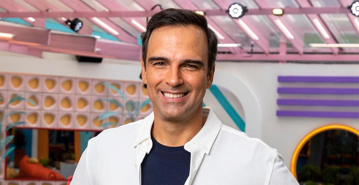 Um dia antes do início do BBB22, Tadeu Schmidt e a família fazem almoço inspirado no reality