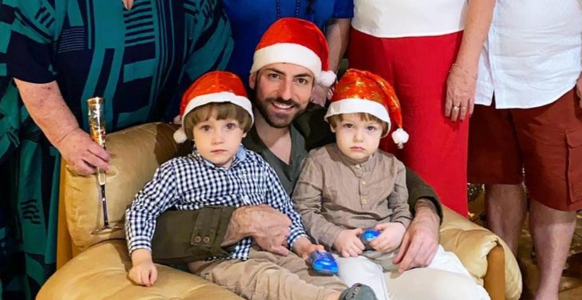 Thales Bretas posa com os filhos e fala sobre a família: ”Com um grande buraco, a gente se une”