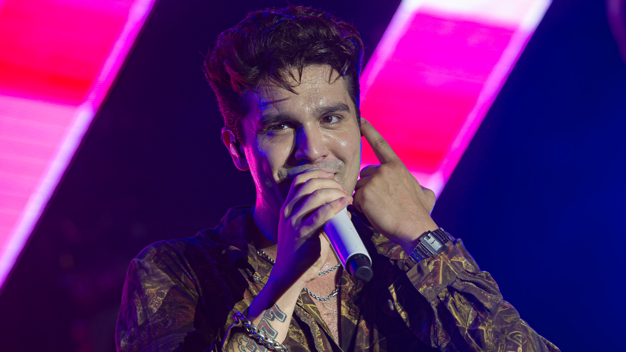 Luan Santana reúne fãs e amigos famosos em show em São Paulo