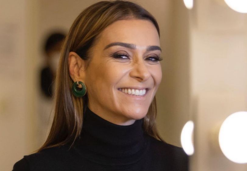 Mônica Martelli esbanja estilo em registros de passeio por São Paulo e recebe elogios: ”Diva”
