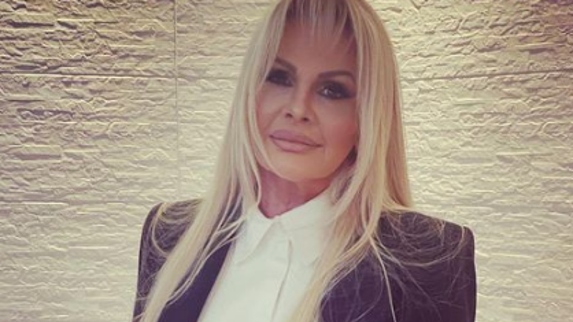 Monique Evans publica foto rara com o filho: “gato”