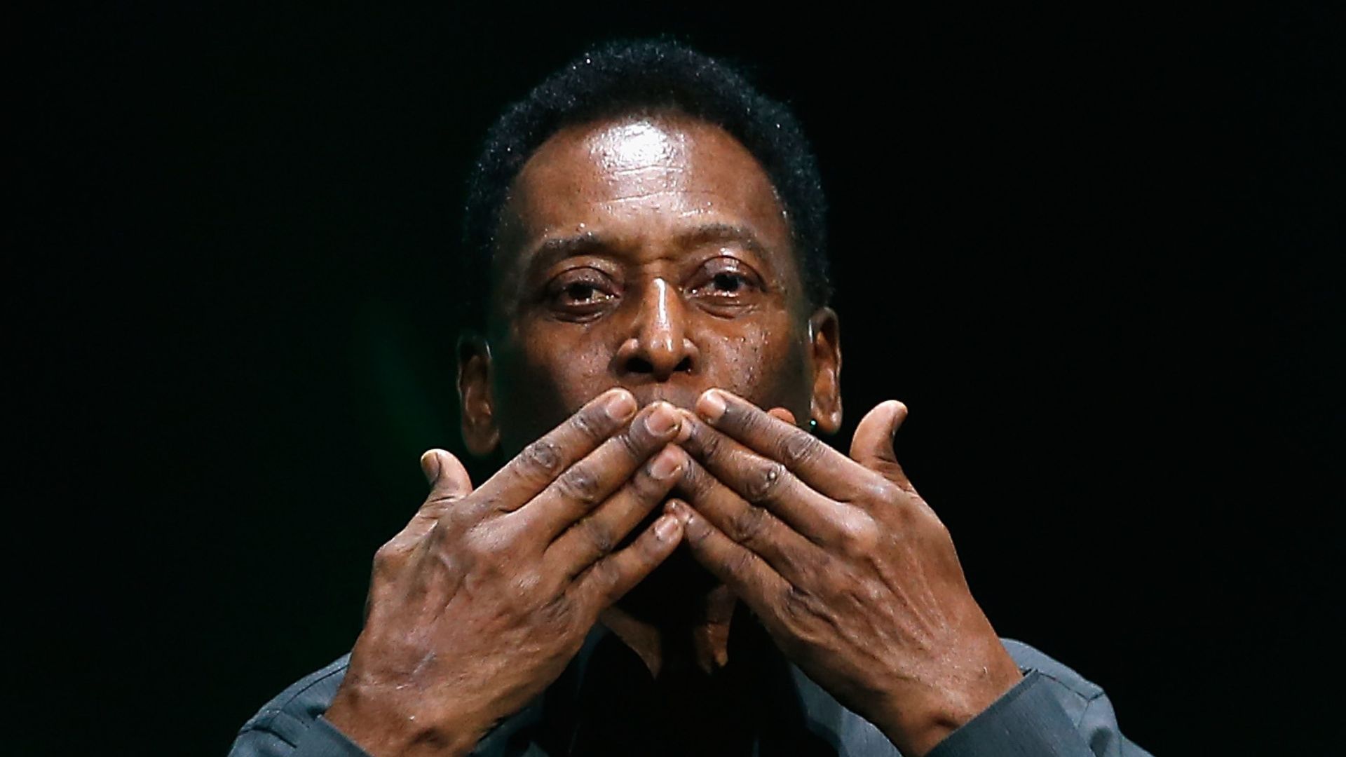 Mistério na Vila Belmiro: Objeto secreto de Pelé está guardado há mais de 40 anos em estádio; entenda