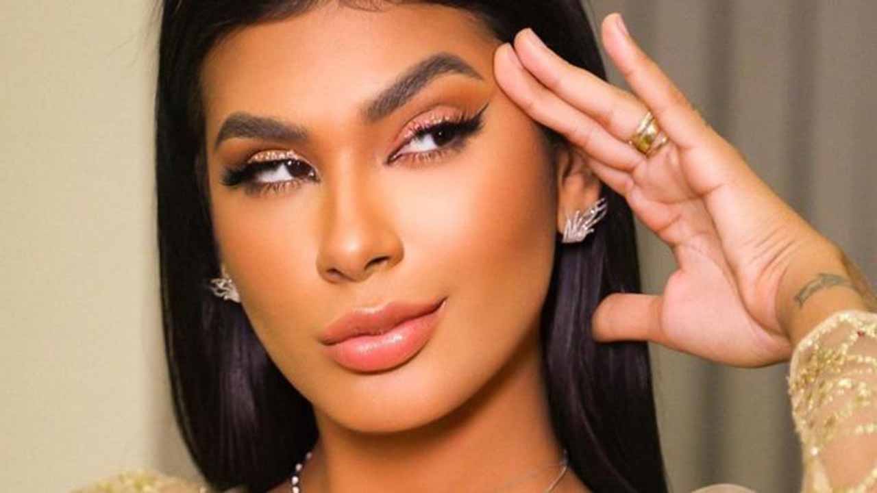 De fio dental, Pocah é clicada de costas e exibe bumbum bronzeado: ”Deusa”