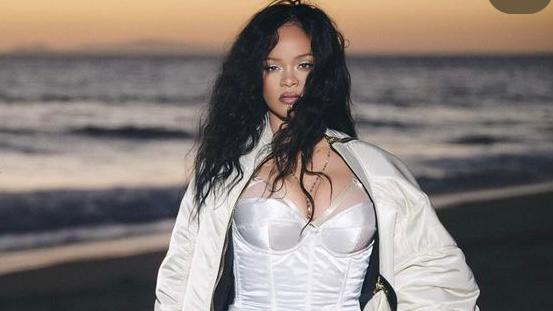 Rihanna vai protagonizar novo filme dos Smurfs