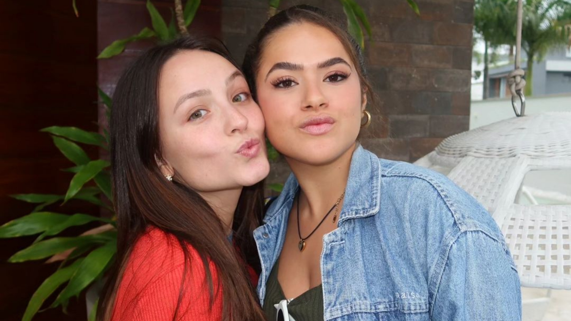 Maisa Silva apoia Larissa Manoela e cita importância de atriz em sua vida