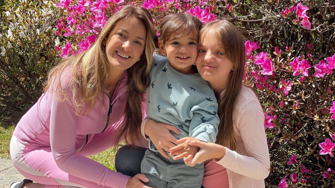 Ticiane Pinheiro, Rafa e Manu surgem combinando looks em foto fofíssima