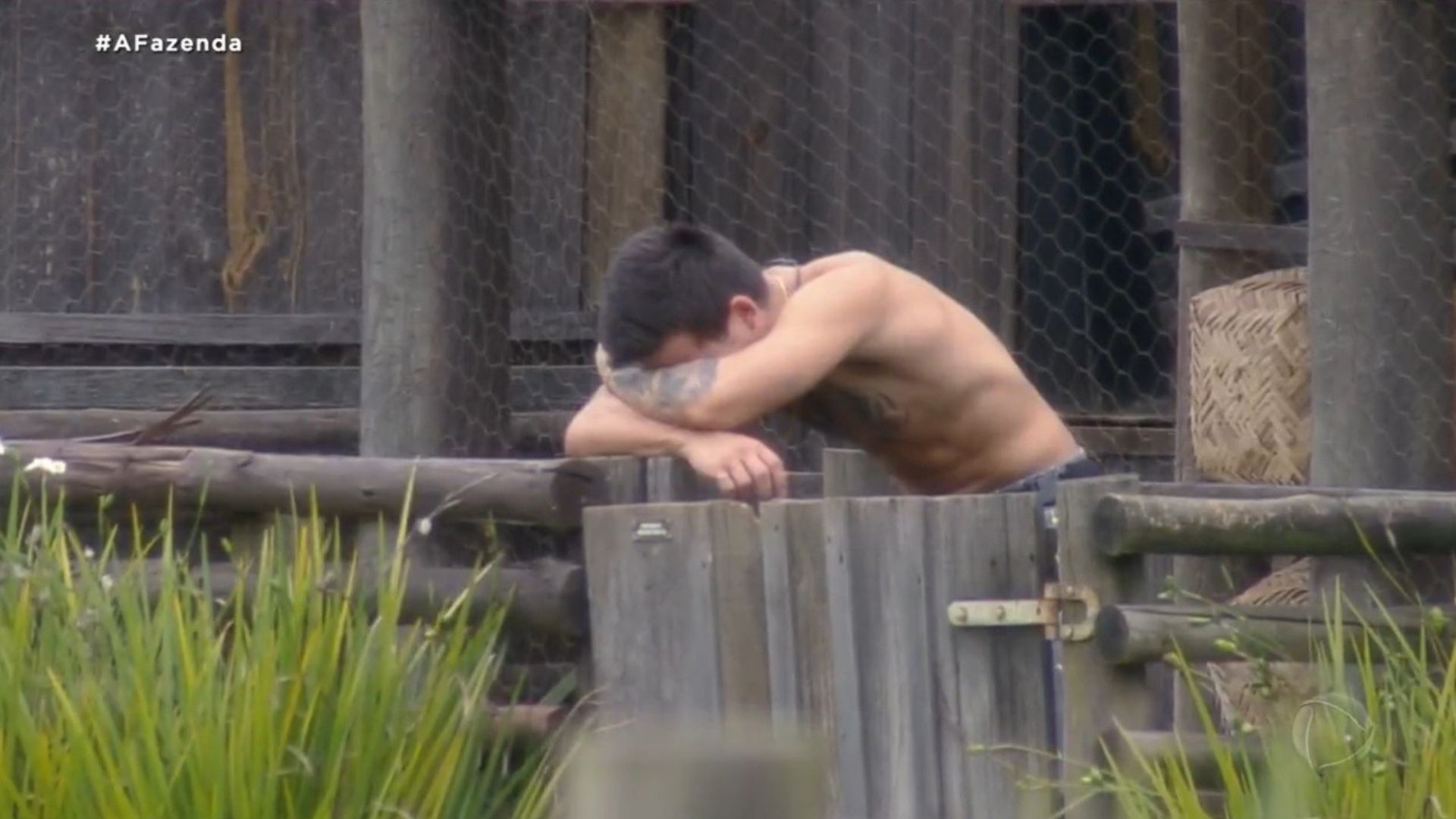 A Fazenda 14: “Tudo lembra ela”, Thomaz Costa está sentindo falta de Tati Zaqui