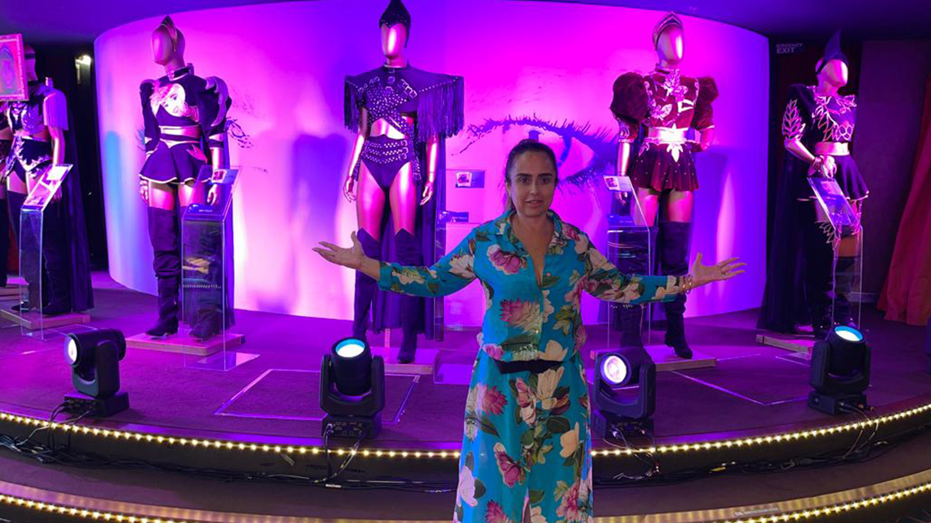 Valeria Costa tem trabalho exposto no navio da Xuxa