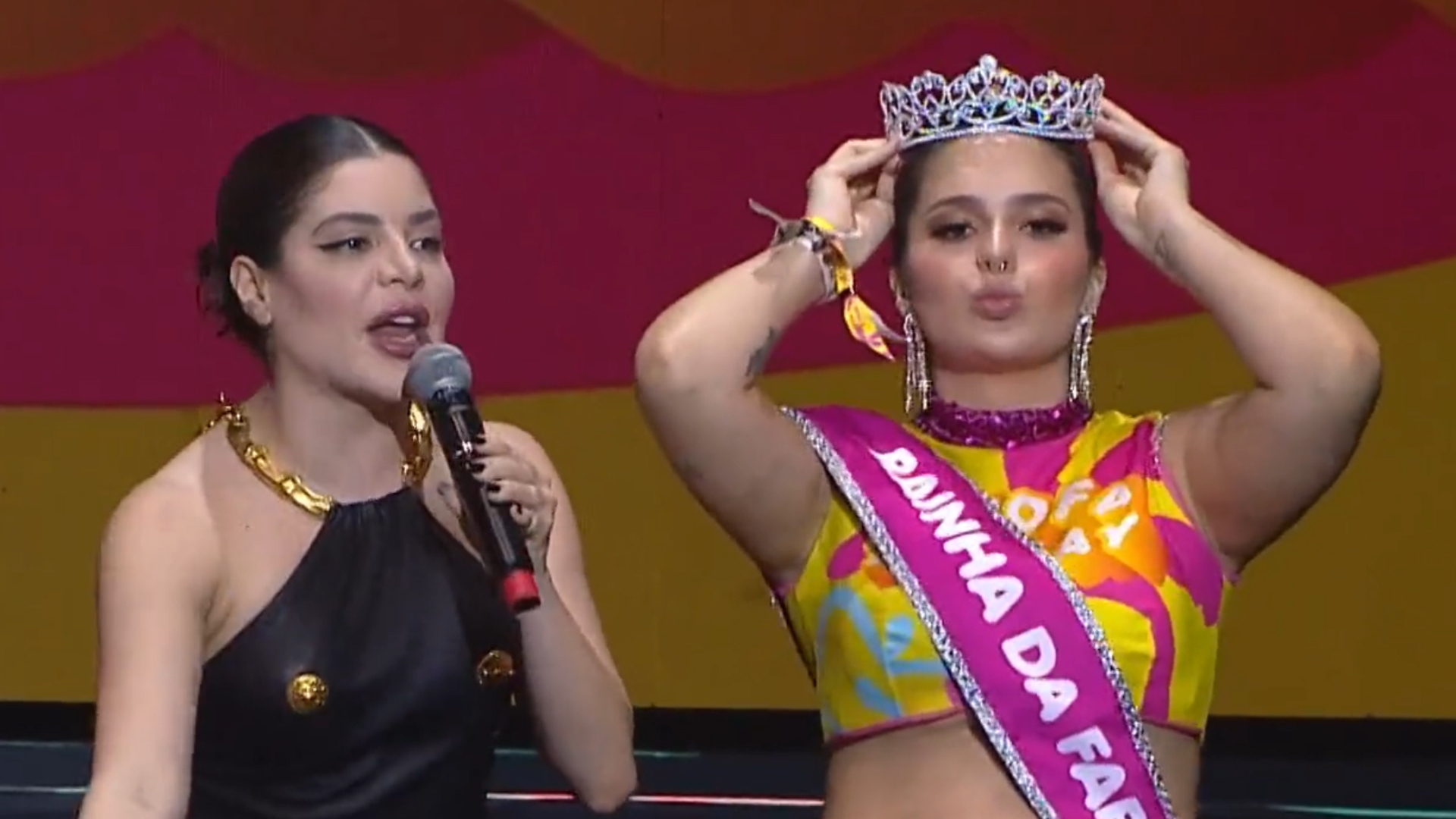 Viih Tube passa ‘coroação da pegação’ e declara nova rainha da Farofa da Gkay